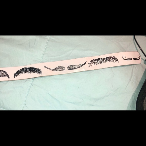 Mustache Belt and buckle Size 36 - Picture 6 of 9
